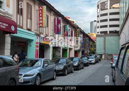 Vieux bâtiments colorés dans Little India street, Singapour Banque D'Images