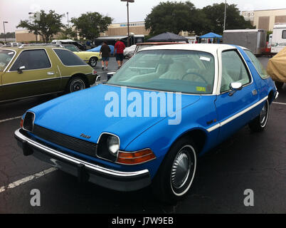 1976 AMC Pacer DL coupé bleu blanc 2014 NC 01 AMO Banque D'Images