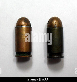 Il s'agit des cartouches Makarov, un type de munition associé au pistolet Makarov, qui était couramment utilisé dans les années 1960 et continue d'être utilisé dans les temps modernes. Banque D'Images