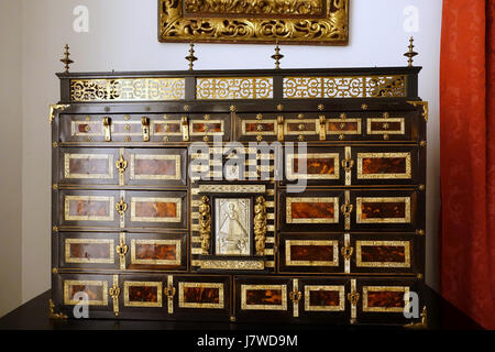 Le Cabinet avec image de la Nino del remedio, vue 1, la Castille, 1650 AD 1700, bois ebonised, shell, os, bronze Museo Nacional de Artes Decorativas Madrid, Espagne DSC07971 Banque D'Images