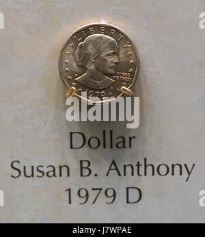 La pièce Susan B. Anthony de 1979, frappée par les États-Unis, comporte un portrait du suffragiste sur un côté. Il a été introduit pour honorer ses contributions aux droits des femmes et au mouvement pour le suffrage des femmes. La pièce fait partie de la collection du National Museum of American History. Banque D'Images
