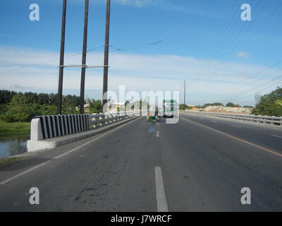 09889 Santa Maria Bulacan Bridge 30 Lalakhan La route de contournement de Santa Clara Santa Maria River Banque D'Images