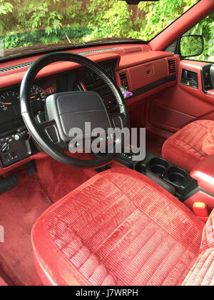 1993 Jeep Grand Cherokee Laredo Blackberry avec Crimson intérieur 10 Banque D'Images