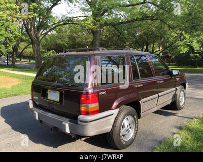 1993 Jeep Grand Cherokee Laredo Blackberry avec intérieur rouge 02 Banque D'Images