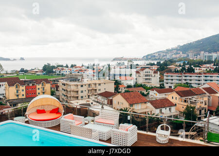 Piscine sur le toit d'une maison Banque D'Images