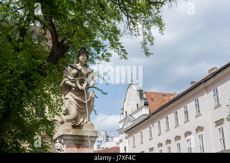 Žena s krčahom fontaine à Bratislava Banque D'Images