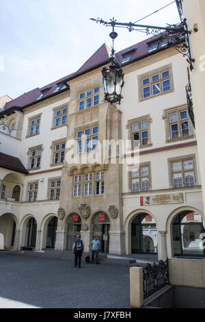 L'hôtel de ville historique cour intérieure en place Hlavne à Bratislava Banque D'Images