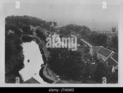 Cette image, prise par Jacob Olie, montre Abcoude, un village des pays-Bas. La photographie capture une vue haute résolution de la région, mettant en valeur le paysage et l'architecture. Banque D'Images