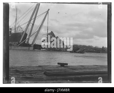 « Afgesloten IJ » se traduit par « Closed IJ » en anglais, en référence à une photographie (foto 25) prise par Jacob Olie, un photographe néerlandais. Banque D'Images