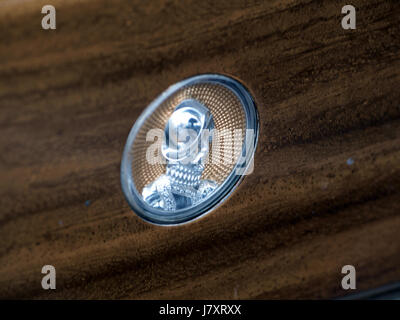 La de Soto Custom 1951 est un modèle de voiture américain connu pour son design élégant et son moteur puissant. Enregistrée sous licence néerlandaise EX 27 87 p7, elle reflète l'attrait et l'influence du design automobile américain au début des années 1950, en particulier en Europe. Banque D'Images