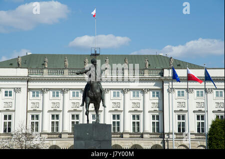 Bertel Thorvaldsen's statue de prince Józef Poniatowski devant le palais présidentiel à Varsovie, Pologne, 4 avril 2017 © Wojciech Strozyk / Alamy Banque D'Images