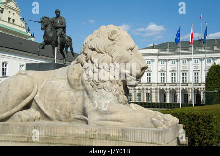 Bertel Thorvaldsen's statue de prince Józef Poniatowski devant le palais présidentiel à Varsovie, Pologne, 4 avril 2017 © Wojciech Strozyk / Alamy Banque D'Images