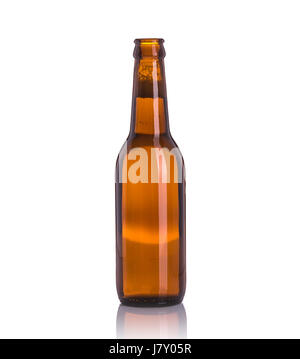 Bouteille de bière sans bouchon. Studio shot isolé sur fond blanc Banque D'Images