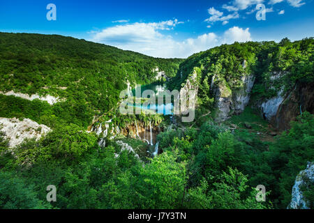 Vue aérienne sur les chutes d'eau dans le Parc National de Plitvice, Croatie, Donja Jezera Banque D'Images