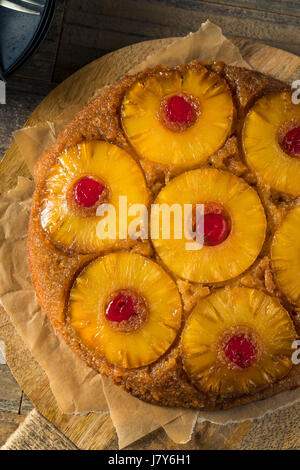 Maison douce à l'envers d'Ananas Gâteau aux cerises Banque D'Images