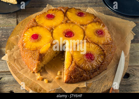 Maison douce à l'envers d'Ananas Gâteau aux cerises Banque D'Images