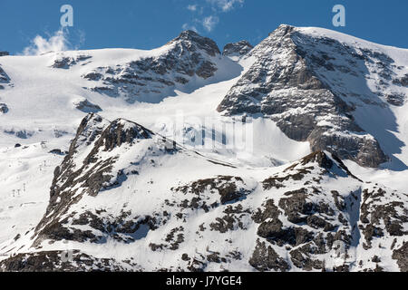 Gamme de montagne Marmolada, plus haut massif des Dolomites, sur le sommet droit Punta Penia, Canazei, Trentino-Alto Adige Banque D'Images