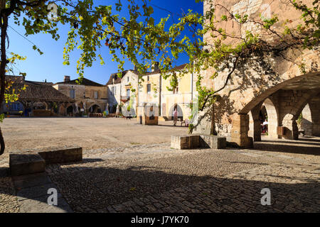 France, Dordogne, Monpazier, les plus Beaux villages de France (les plus beaux villages de France), place des Cornieres Banque D'Images