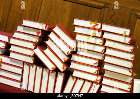 Hill livres prière pile pile tas encore de nombreux livres objets de l'objet de la vie l'éducation Banque D'Images