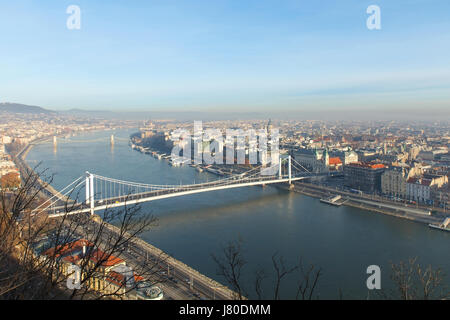 Photo de porte à Budapest erzsebet, sur un matin ensoleillé Banque D'Images