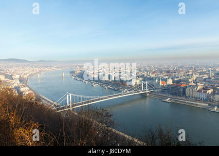 Photo de porte à Budapest erzsebet, sur un matin ensoleillé Banque D'Images