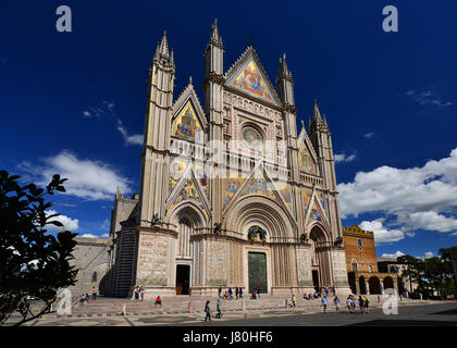 La Cathédrale d'Orvieto dans le centre historique de la ville, bel exemple d'art gothique et l'architecture italienne Banque D'Images