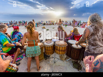 Nokomis Beach Drum Circle Casey Key sur le golfe du Mexique à Nokomis Florida Banque D'Images