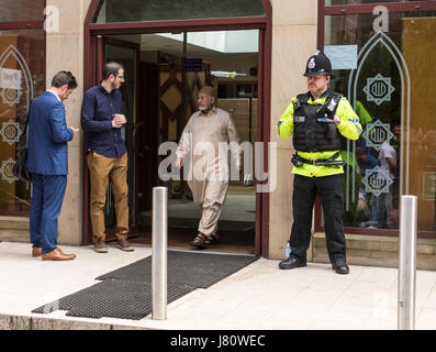 Point de presse à la mosquée Burton Rd, West Didsbury où Salman Abedi adorés. Banque D'Images