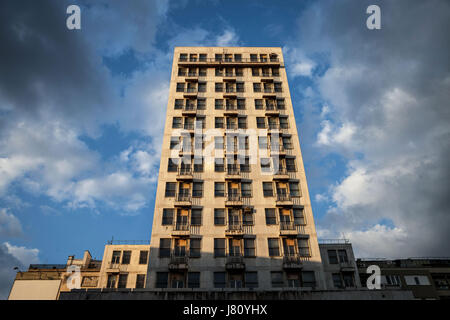 Communiste traditionnel logement dans la banlieue de Belgrade, à New Belgrade. Ces Genre de grands immeubles sont des symboles de l'architecture brutaliste Photo Banque D'Images