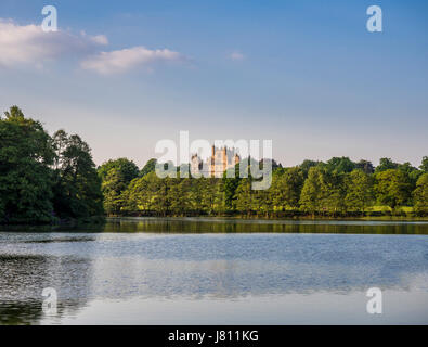 Wollaton Hall, lac et parc de Wollaton, Nottingham, Royaume-Uni. Banque D'Images