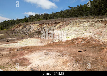 Paysage sauvage le long des banques de soufre dans le Parc des Volcans, sur la grande île d'Hawaii. Banque D'Images