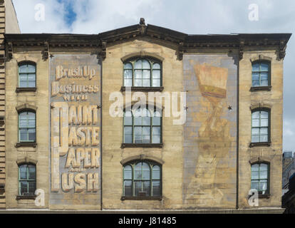 New York, NY 26 mai 2017 - Publicité sur un vieux bâtiment de Tribeca, vers 1860, sur West Broadway ©Stacy Walsh Rosenstock Banque D'Images