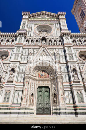 Italie, Toscane, Florence, la cathédrale Duomo ou également connu sous le nom de Santa Maria del Fiorel, porte. Banque D'Images