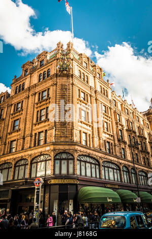 Le luxueux grand magasin Harrods sur Brompton Road à Knightsbridge, Londres, UK Banque D'Images