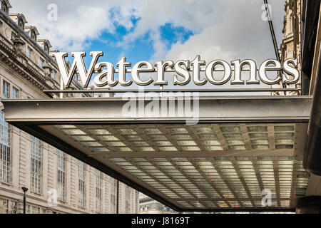 L'entrée de Waterstones flagship sur Piccadilly, Londres, UK Banque D'Images