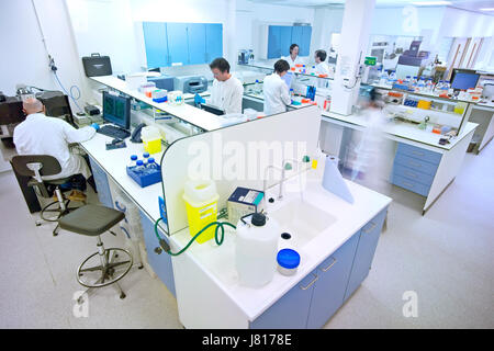 Laboratoire de sciences biologiques au Royaume-Uni, travaillant principalement sur la recherche sur les cellules souches Banque D'Images