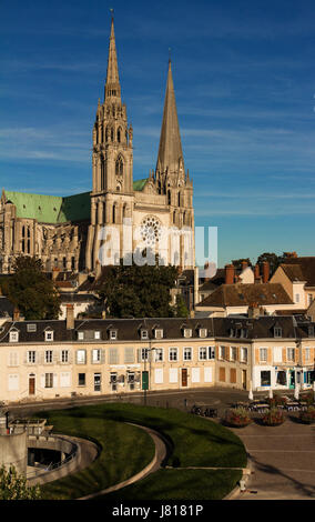 La célèbre cathédrale de Chartres, vue de face, la France. Banque D'Images