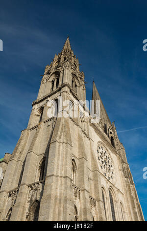 La célèbre cathédrale de Chartres, vue de face, la France. Banque D'Images