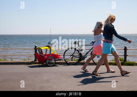 Lytham St Annes on Sea, Lancashire. Météo britannique. 26 mai, 2017. Canicule se poursuit sur la côte de Fylde. /AlamyLiveNews MediaWorldImages crédit ; Banque D'Images