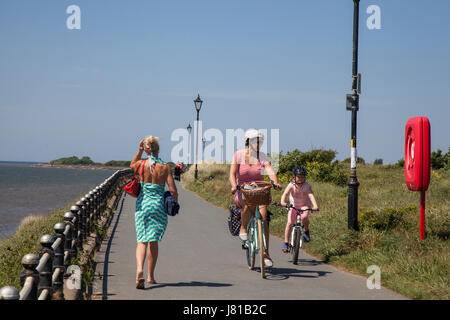 Lytham St Annes on Sea, Lancashire. Météo britannique. 26 mai, 2017. Canicule se poursuit sur la côte de Fylde. /AlamyLiveNews MediaWorldImages crédit ; Banque D'Images