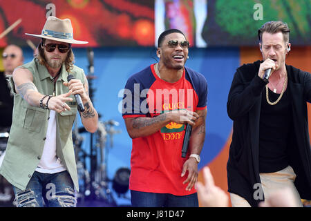New York, NY, USA. 26 mai, 2017. Brian Kelley et Tyler Hubbard de la Florida Georgia Line et Nelly effectuer au Rumsey Playfield de Central Park pour le Good Morning America 2017 Concert Series le 26 mai 2017 dans la ville de New York. Crédit : : John Palmer/media/Alamy Punch Live News Banque D'Images