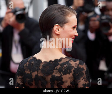 Cannes, France. 26 mai, 2017. À MARINE Vacth L'amant projection de gala double à la 70e Festival de Cannes vendredi 26 mai 2017, Cannes, France. Crédit photo : Doreen Kennedy/Alamy Live News Banque D'Images