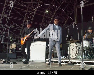 Margate, Kent, UK. 26 mai, 2017. Le parc d'attractions Dreamland Margate dans le Kent. La soirée de lancement. Double Trouble R&B Américain groupe jouant un concert à Dreamland Margate Crédit : Kent Cabanel/Alamy Live News Banque D'Images