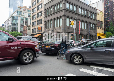 New York, USA. 26 mai, 2017. New York, NY - 6 pâtés de maisons du Holland Tunnel New York pilotes sont sauvegardées, essayant d'échapper à la ville pour les trois jours de week-end du Memorial Day. Credit : Stacy Walsh Rosenstock/Alamy Live News Live News Banque D'Images