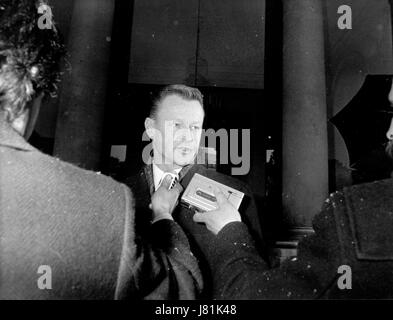 Photo d'archives. 26 mai, 2017. ZBIGNIEW BRZEZINSKI, qui ont contribué à faire tomber les barrières économiques entre l'Union soviétique, la Chine et l'Occident comme le président Jimmy Carter, conseiller à la sécurité nationale, est décédé vendredi. Il était de 89. Photo : Jan 04, 2005 ; Paris, France ; (photo d'archives. Date inconnue) Ancien conseiller national de sécurité Zbigniew Brzezinski en France. (Crédit Image : © Keystone Press Agency/Keystone USA par ZUMAPRESS.com) Banque D'Images