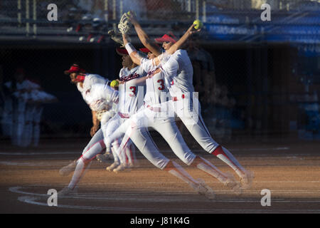 Tucson, Arizona, USA. 26 mai, 2017. Arizona's Danielle O'TOOLE (3) emplacements contre Baylor au cours de la NCAA Women's College World Series Super Tournoi Régional le Vendredi, Mai 26, 2017, Rita Hillenbrand Memorial Stadium à Tucson, Arizona. Arizona a gagné un match d'une série de jeux le meilleur des 3 3-2 contre du Baylor Diffusez dans la Super Women's College World Series. Crédit : Jeff Brown/ZUMA/Alamy Fil Live News Banque D'Images