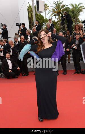 Cannes, France. 26 mai, 2017. Membre du Jury Long métrage Agnes Jaoui assiste à l 'Amant de L'Amant (Double Double')' Arrivées Tapis Rouge lors de la 70e assemblée annuelle du Festival du Film de Cannes au Palais des Festivals le 26 mai 2017 à Cannes, France Crédit : Frederick Injimbert/ZUMA/Alamy Fil Live News Banque D'Images