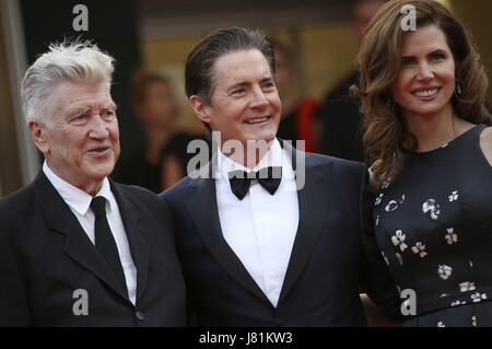 Cannes, Frankreich. 25 mai, 2017. David Lynch, Kyle MacLachlan et Desiree Gruber participant à la 'Twin Peaks' premiere pendant le 70e Festival du Film de Cannes au Palais des Festivals de Cannes le 25 mai. 2017 | Verwendung weltweit/alliance photo Credit : dpa/Alamy Live News Banque D'Images