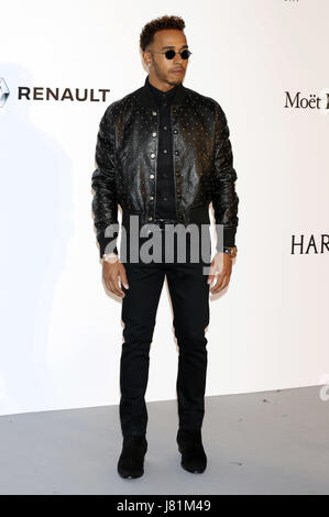 Antibes, Frankreich. 25 mai, 2017. Lewis Hamilton à l'amfAR's Cinema Against Aids 24 au cours du Gala 70e Festival de Cannes à l'Hôtel du Cap-Eden-Roc à Antibes le 25 mai 2017 | Verwendung weltweit/alliance photo Credit : dpa/Alamy Live News Banque D'Images