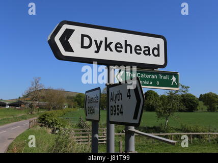 Signe pour Dykehead sur B954 près de Glen Isla Ecosse Mai 2017 Banque D'Images